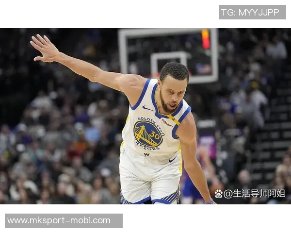 库里上半场表现分析:10投4中贡献12分1板2助1帽三分命中率提升 库里上半场表现分析:10投4中贡献12分1板2助1帽三分命中率提升