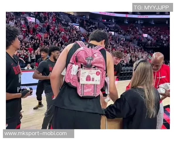 明日杨瀚森首秀即将开启粉色小书包陪伴他踏上NBA之旅